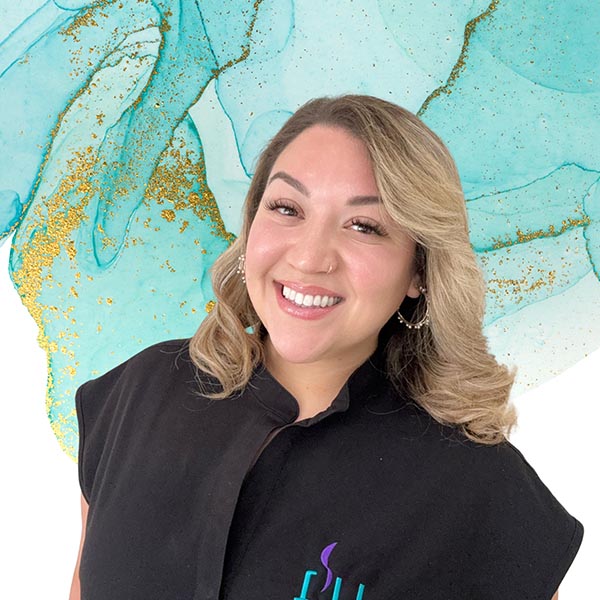 Ali Andrews headshot